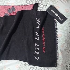 Karl Lagerfeld black & red two-toned C’est la vie reversible‎ knit fringed scarf